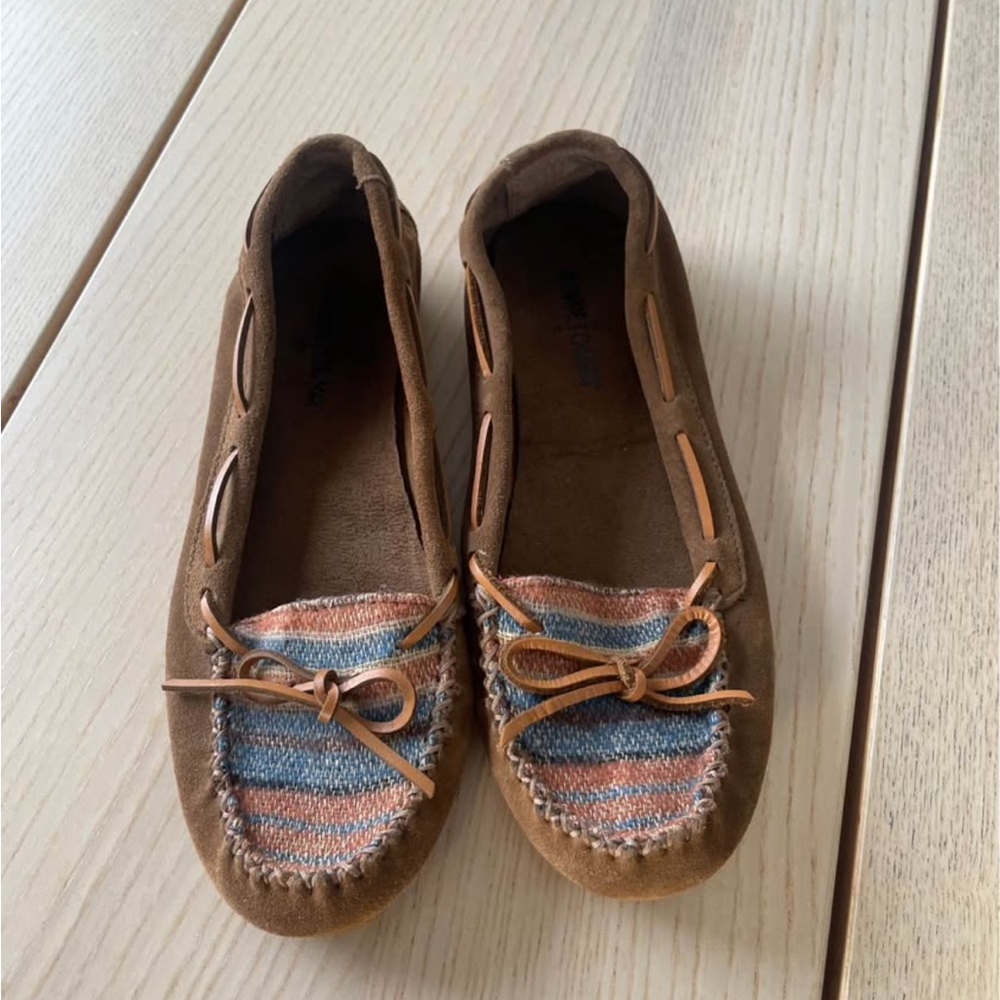 Minnetonka moccasin slipper size 6.5 ladies, Ladies size 6.5 moccasin slippers